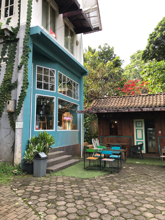 Baca Buku Dengan Udara Sejuk Bandung